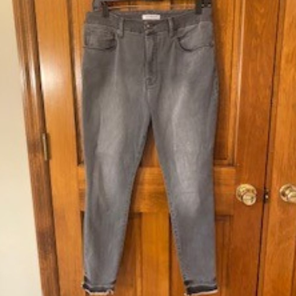 Good American Faded Black High Rise Skinny Crop Jeans